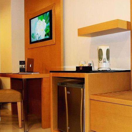 Grand Asia Hotel Макасар Екстериор снимка