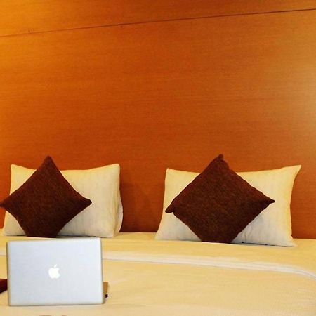 Grand Asia Hotel Макасар Стая снимка