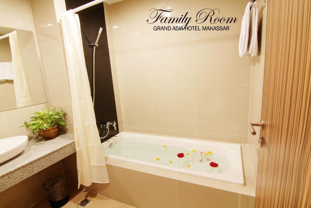 Grand Asia Hotel Макасар Екстериор снимка
