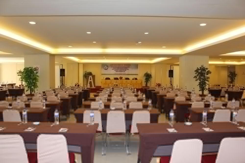 Grand Asia Hotel Макасар Екстериор снимка