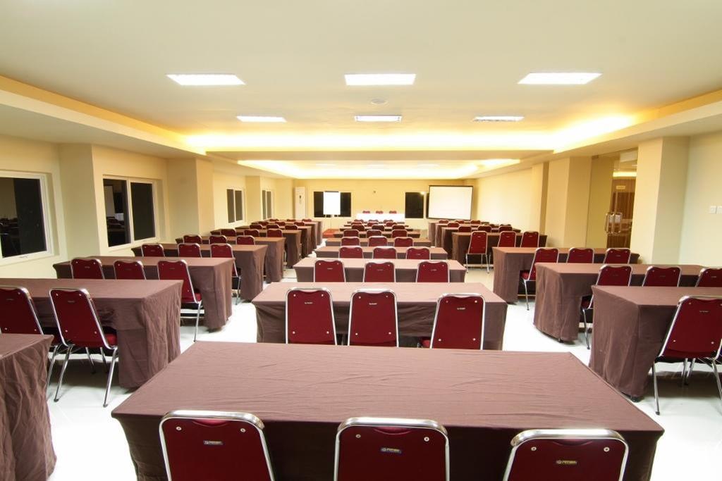 Grand Asia Hotel Макасар Екстериор снимка