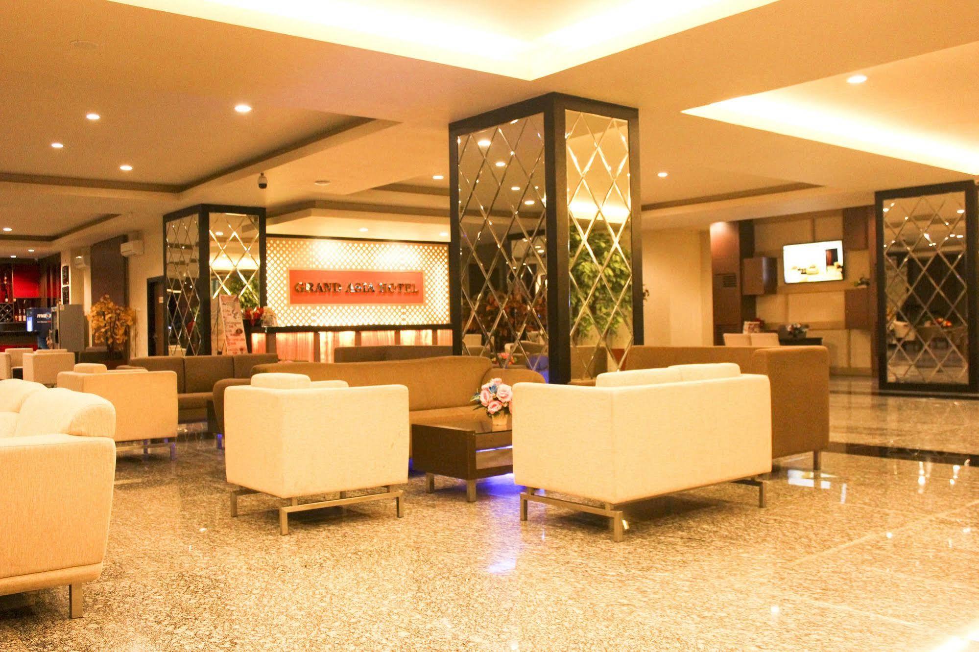 Grand Asia Hotel Макасар Екстериор снимка