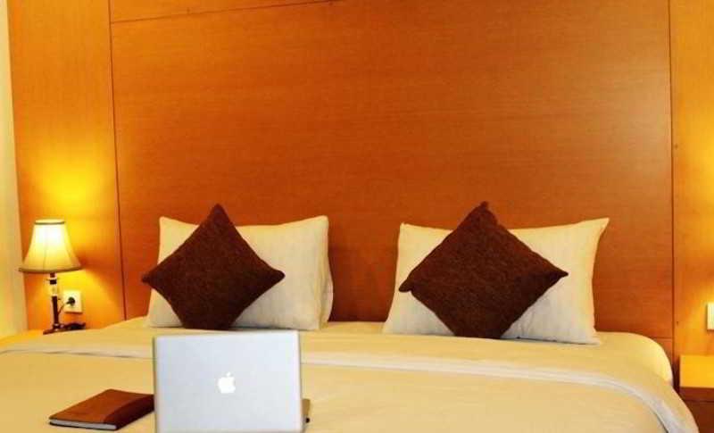 Grand Asia Hotel Макасар Екстериор снимка